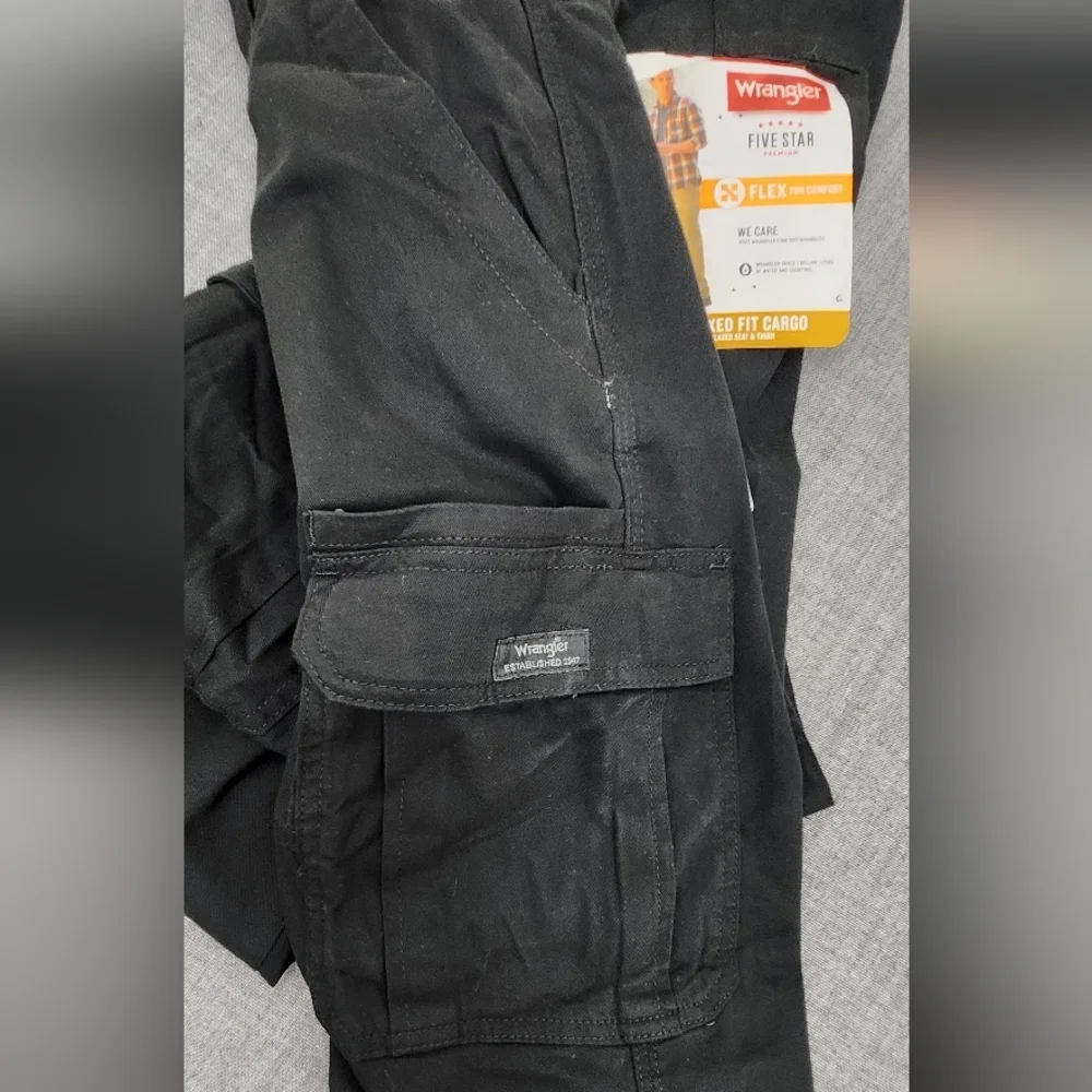 Wrangler Five Star Premium Relaxed Fit Cargo Flex Comfort Pants. 30×32 - Picture 3 of 6